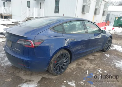 2022 Tesla Model 3 Performance Dual Motor All-Wheel Drive z USA, uszkodzony, nr VIN 5YJ3E1EC3NF322163